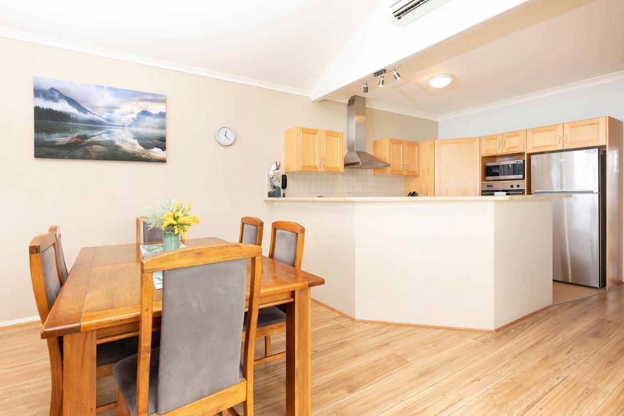 Meridian Beachside Apartments Олд-Бар Экстерьер фото